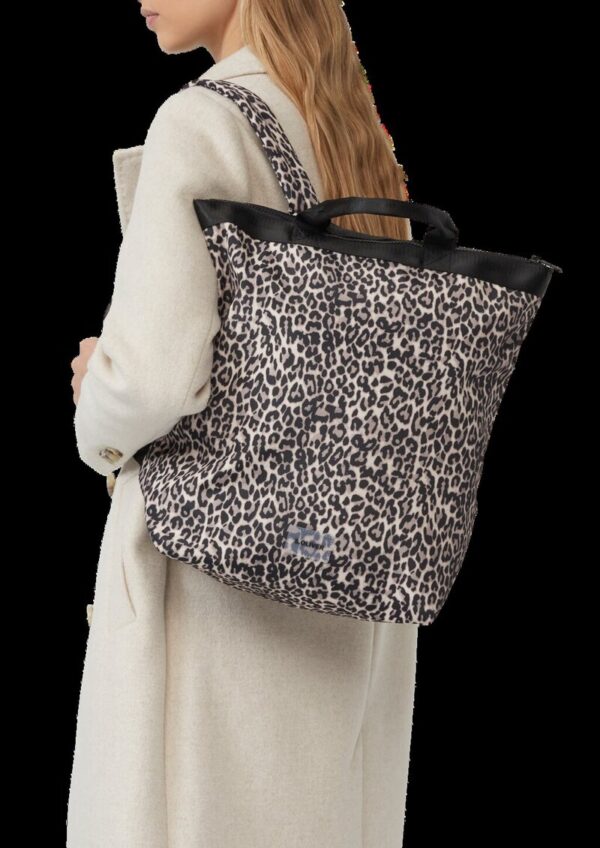 Rucksack aus Nylon mit Animal-Muster und Label-Patch