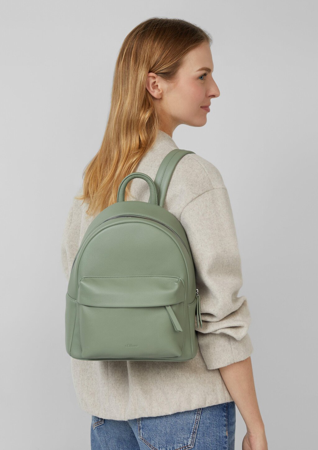 Hochwertiger Lederrucksack mit Logo-Prägung und längenverstellbarem Schulterriemen