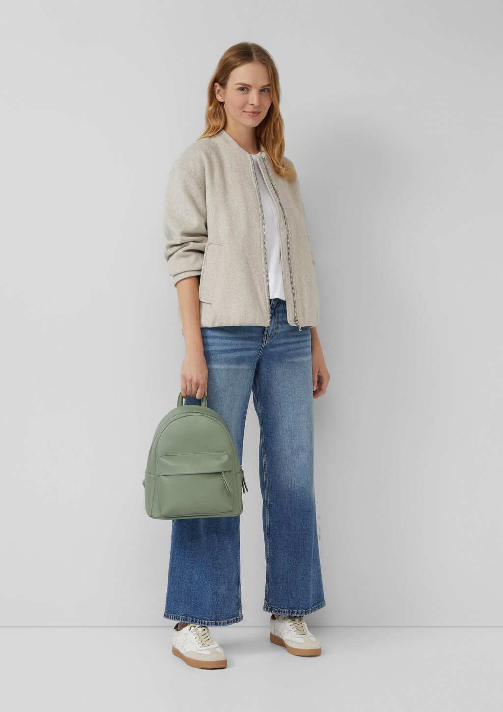 Hochwertiger Lederrucksack mit Logo-Prägung und längenverstellbarem Schulterriemen