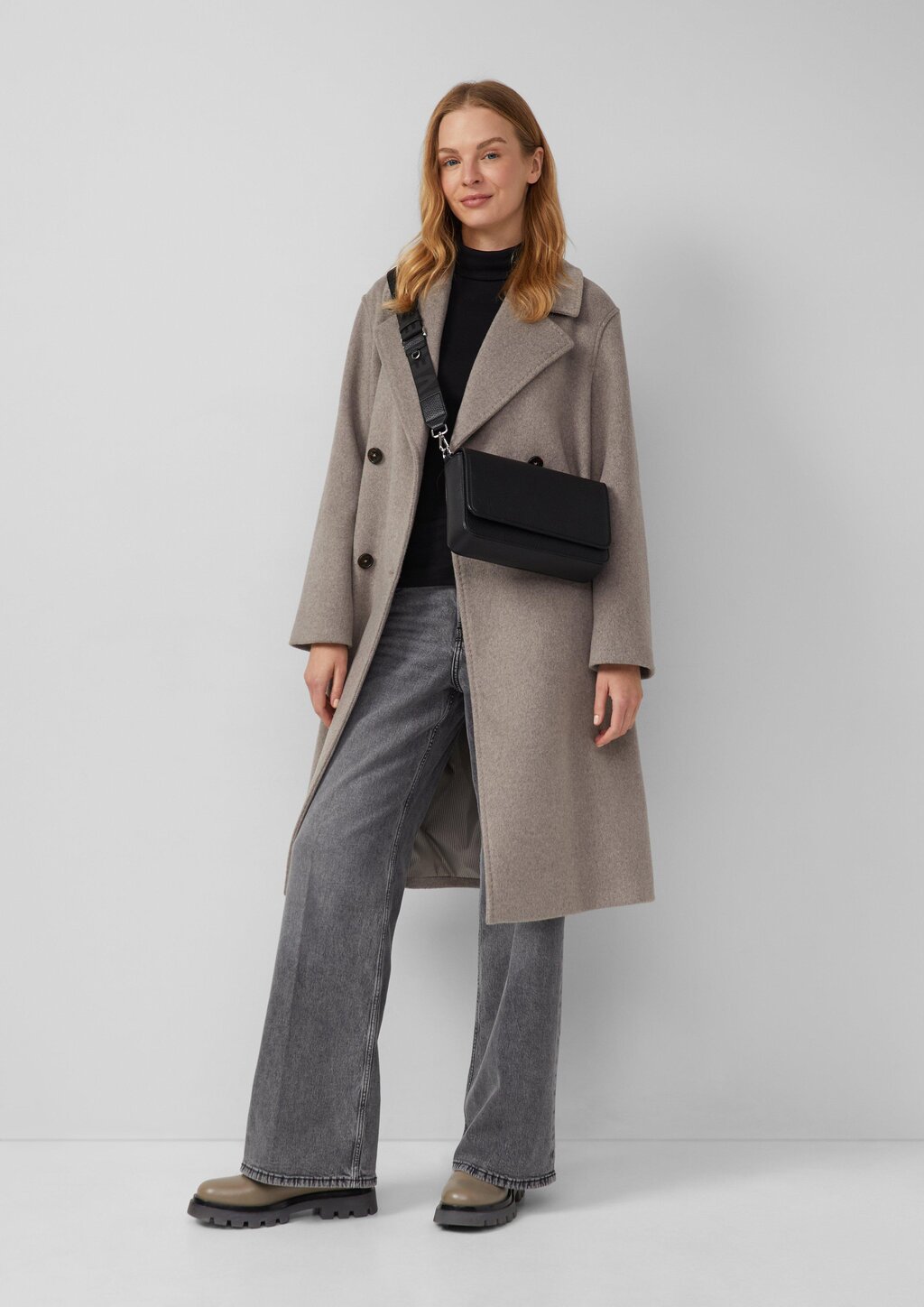 Hobo-Bag in Leder-Optik mit Magnetknopf und längenverstellbarem Gurt