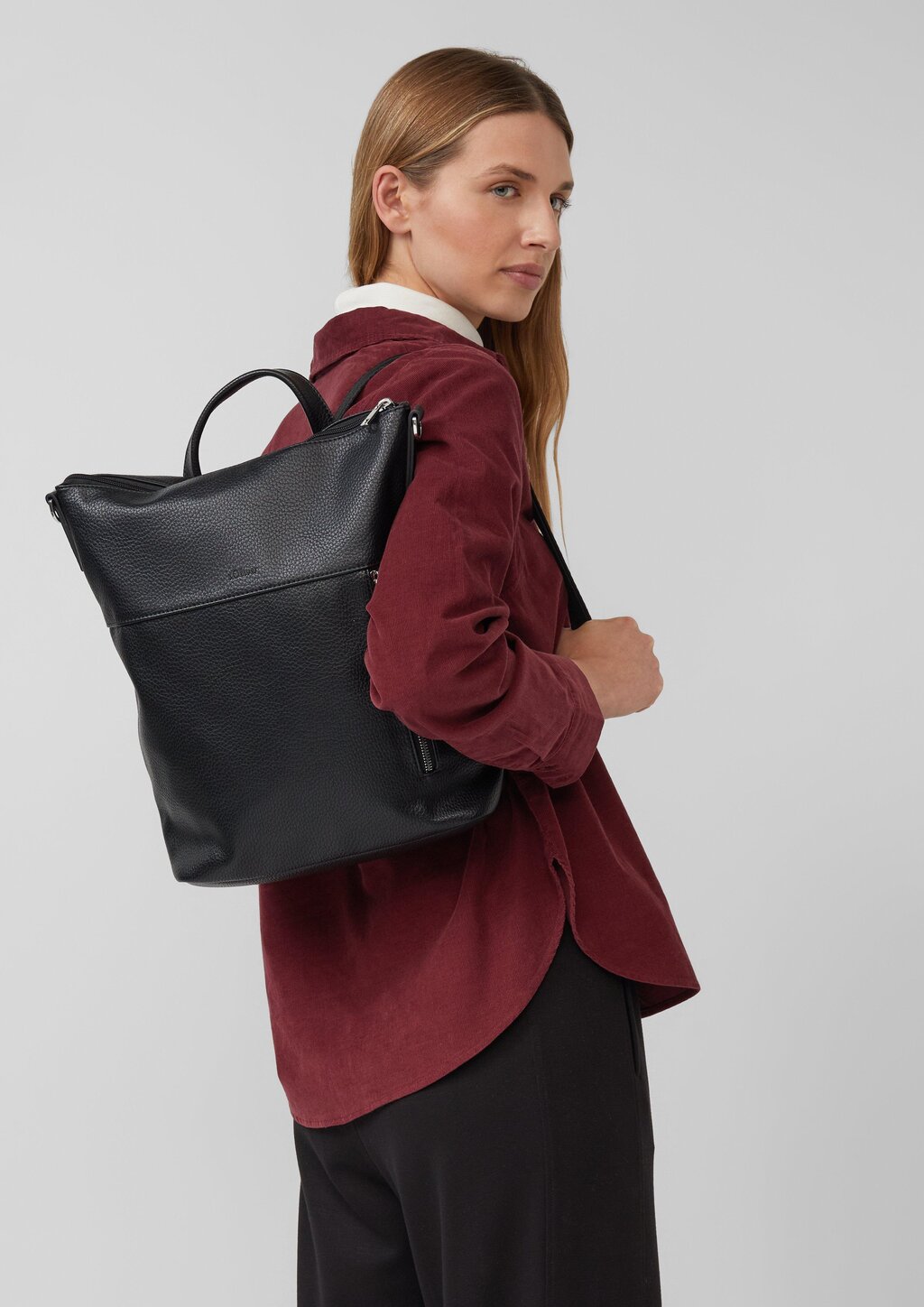 Rucksack in Leder-Optik mit längenverstellbarem Gurt