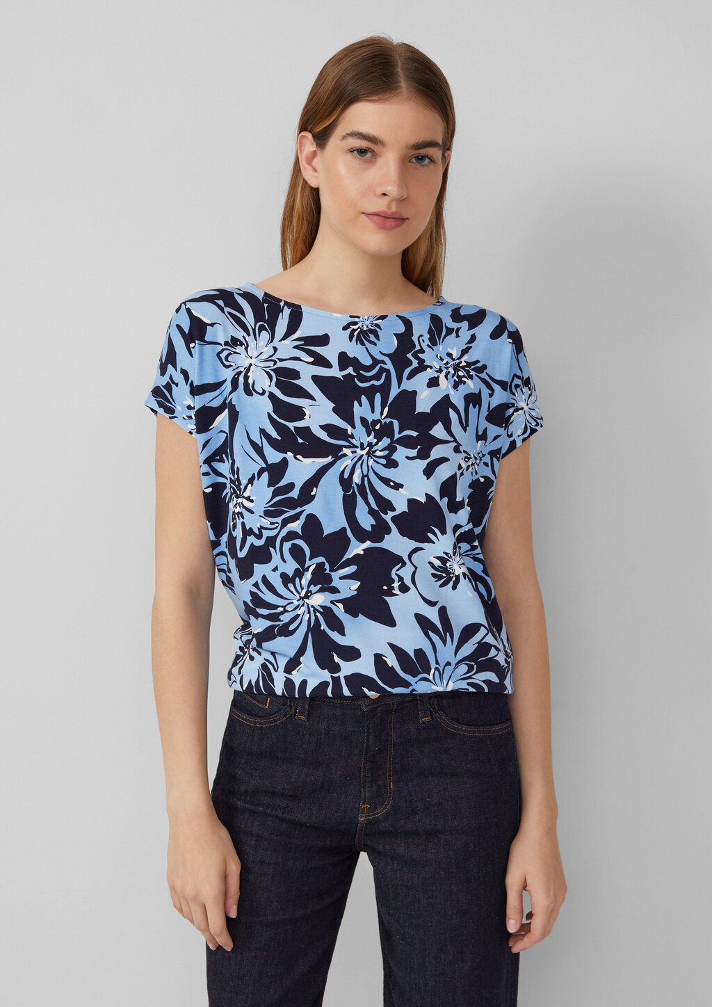 Fließendes Jersey-Shirt mit überschnittenen Schultern