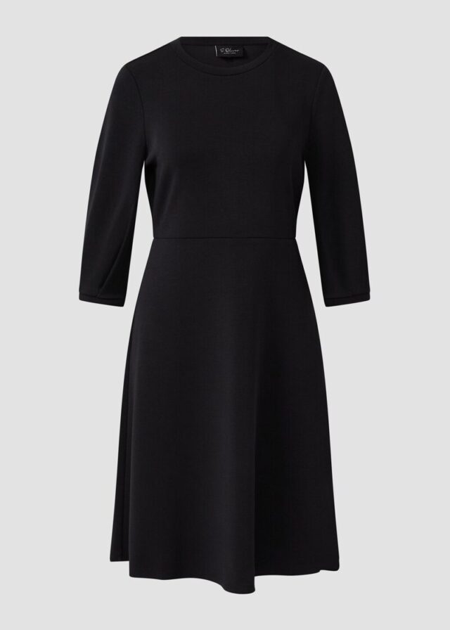 Ausgestelltes Scuba-Kleid mit 3/4-Ärmeln