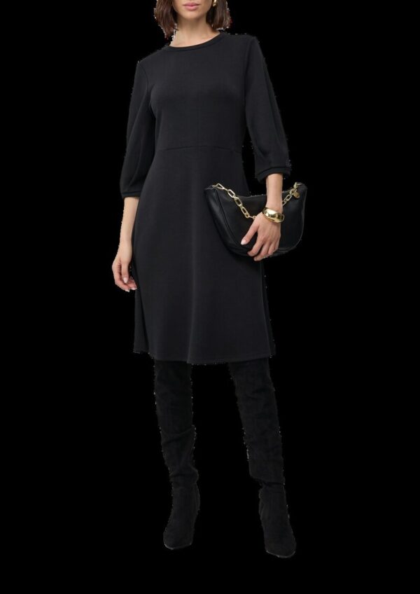 Ausgestelltes Scuba-Kleid mit 3/4-Ärmeln