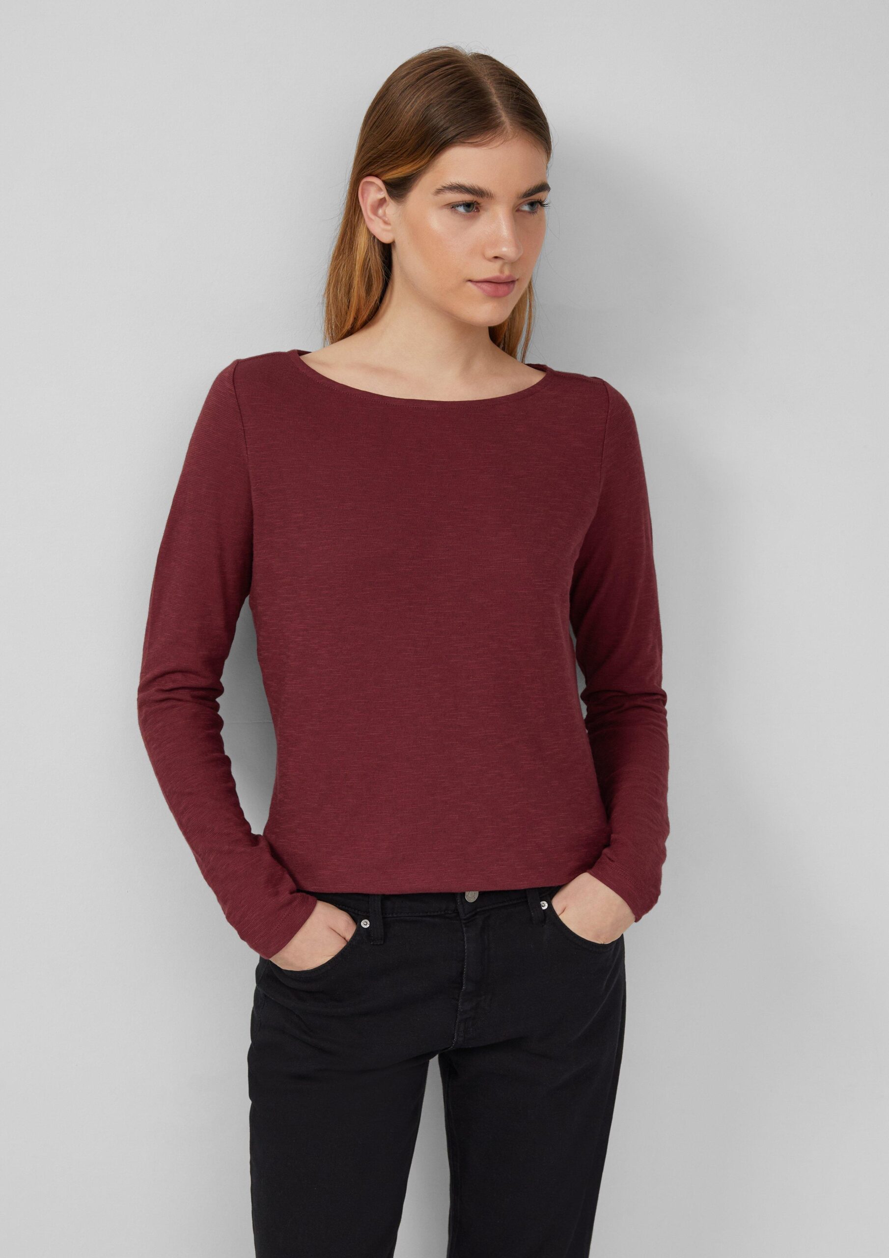 Slim-Fit-Longsleeve aus Baumwollslub mit U-Boot-Ausschnitt