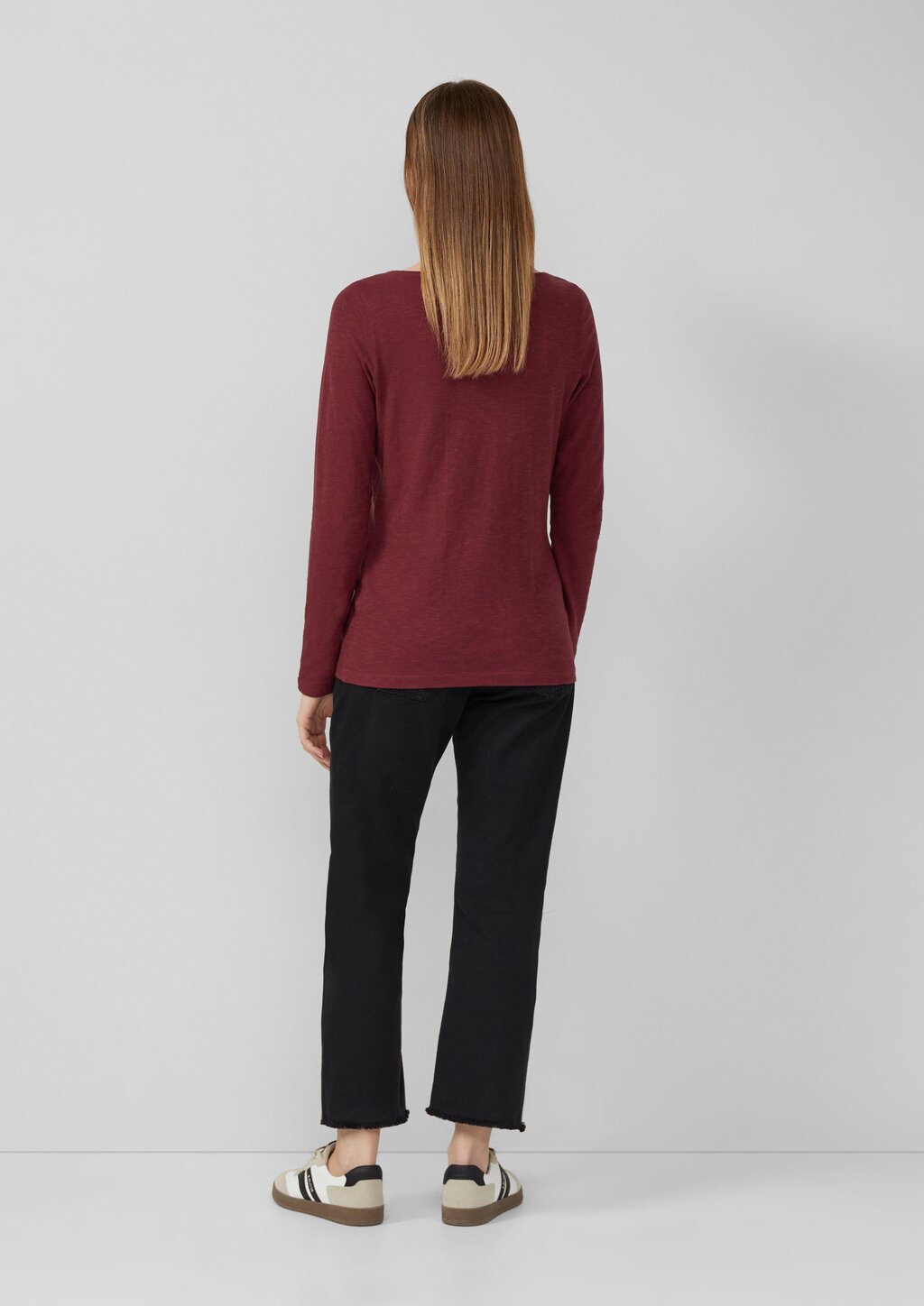Slim-Fit-Longsleeve aus Baumwollslub mit U-Boot-Ausschnitt