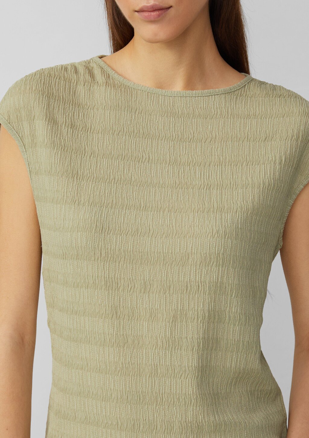 Strukturiertes T-Shirt mit Raffdetails an den Schultern