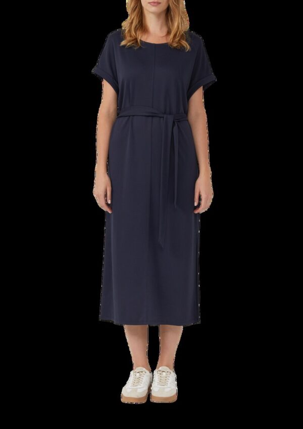 Jersey-Kleid mit einseitigem Schlitz und Bindegürtel