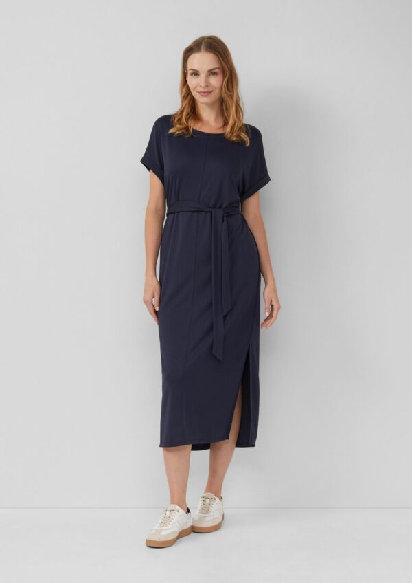 Jersey-Kleid mit einseitigem Schlitz und Bindegürtel