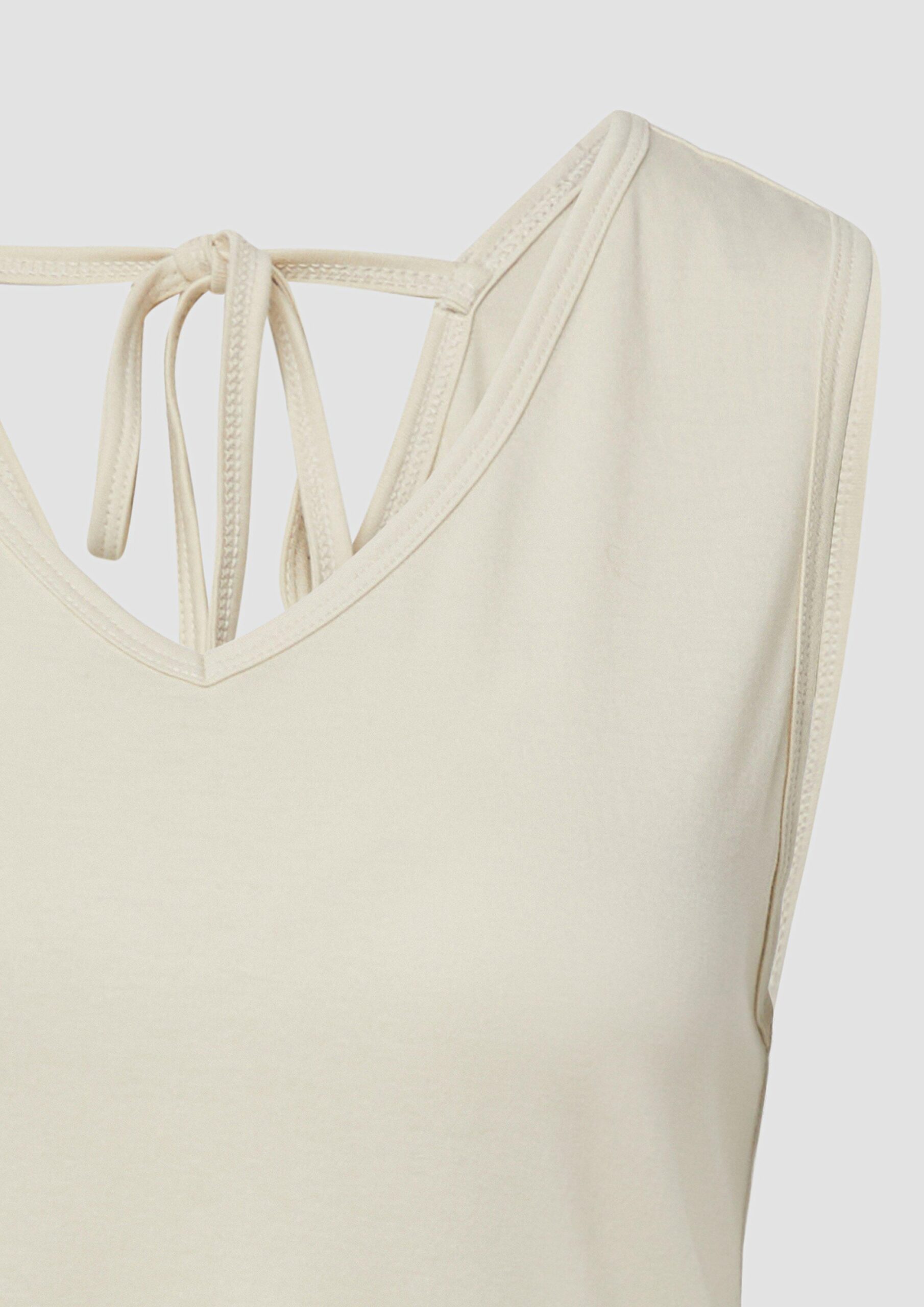Top mit V-Ausschnitt und Rücken-Detail