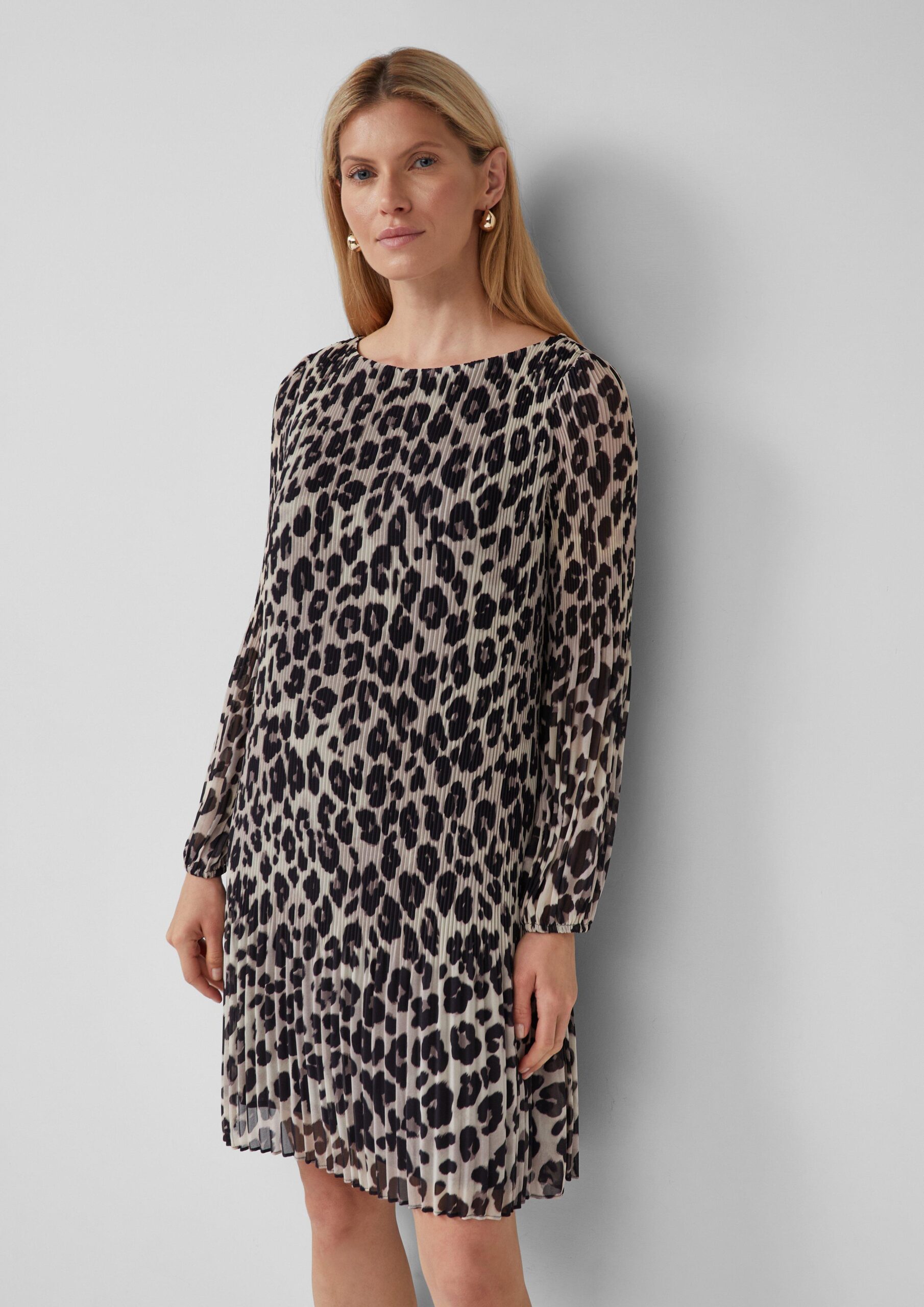 Plissiertes Chiffonkleid mit All-over-Print und Viskosefutter