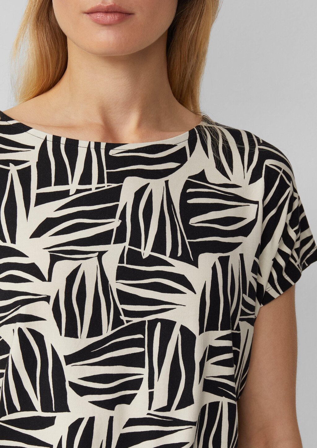 T-Shirt aus Viskosestretch im Relaxed Fit