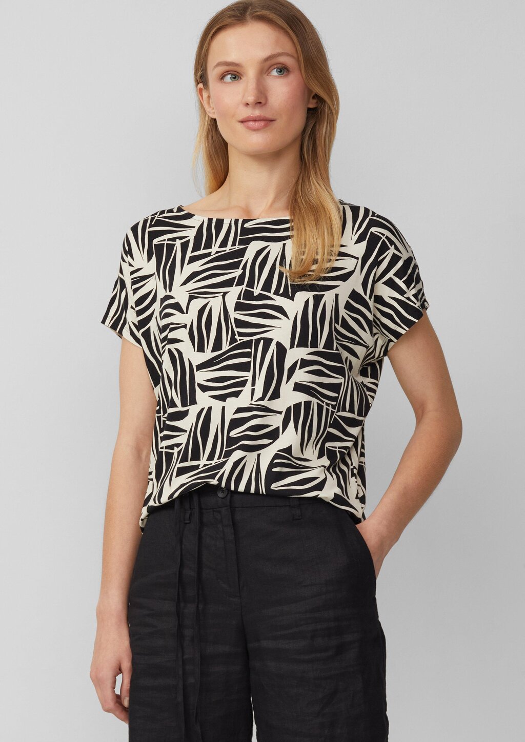 T-Shirt aus Viskosestretch im Relaxed Fit