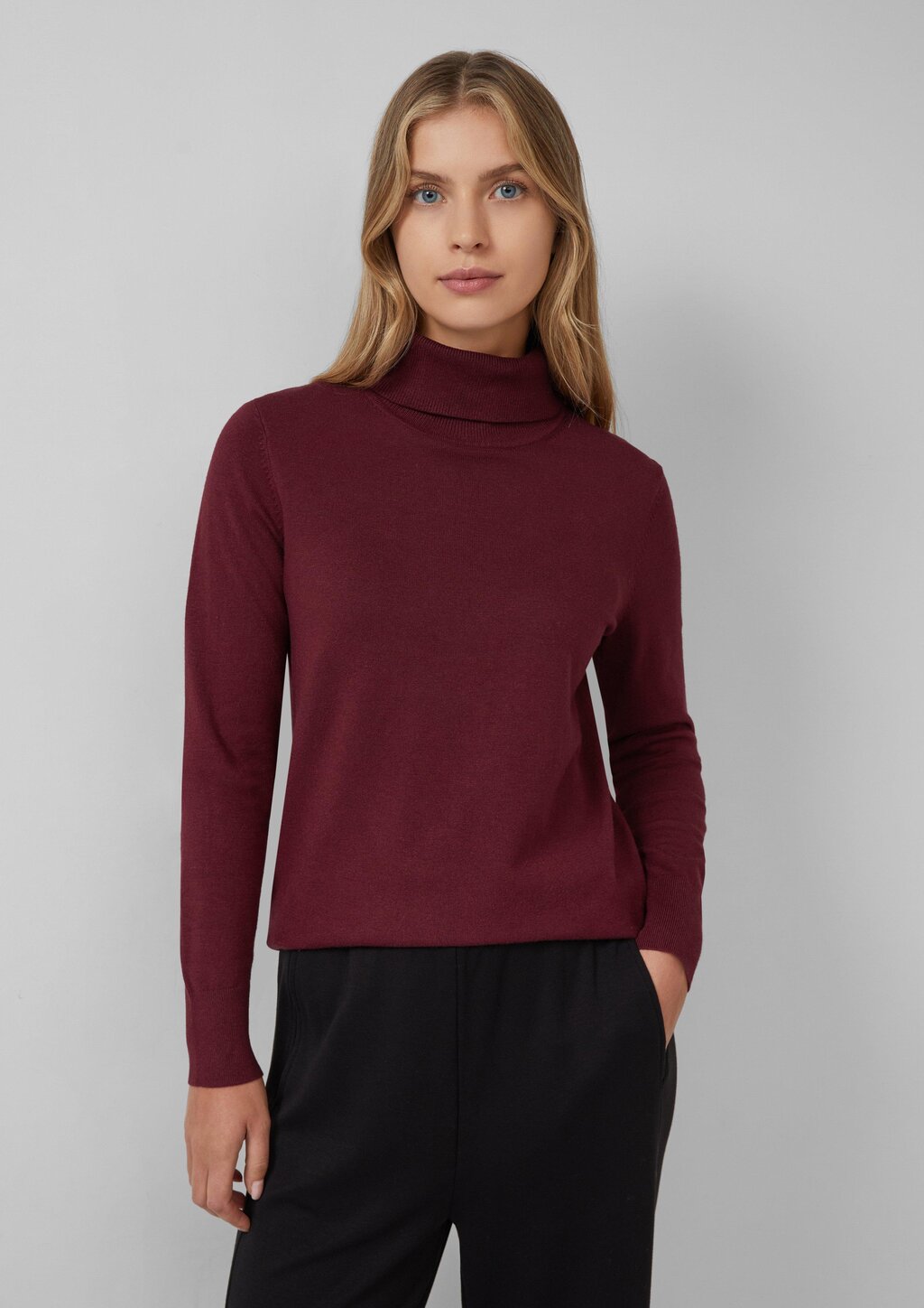 Feinstrickpullover aus Viskosemix mit Rollkragen