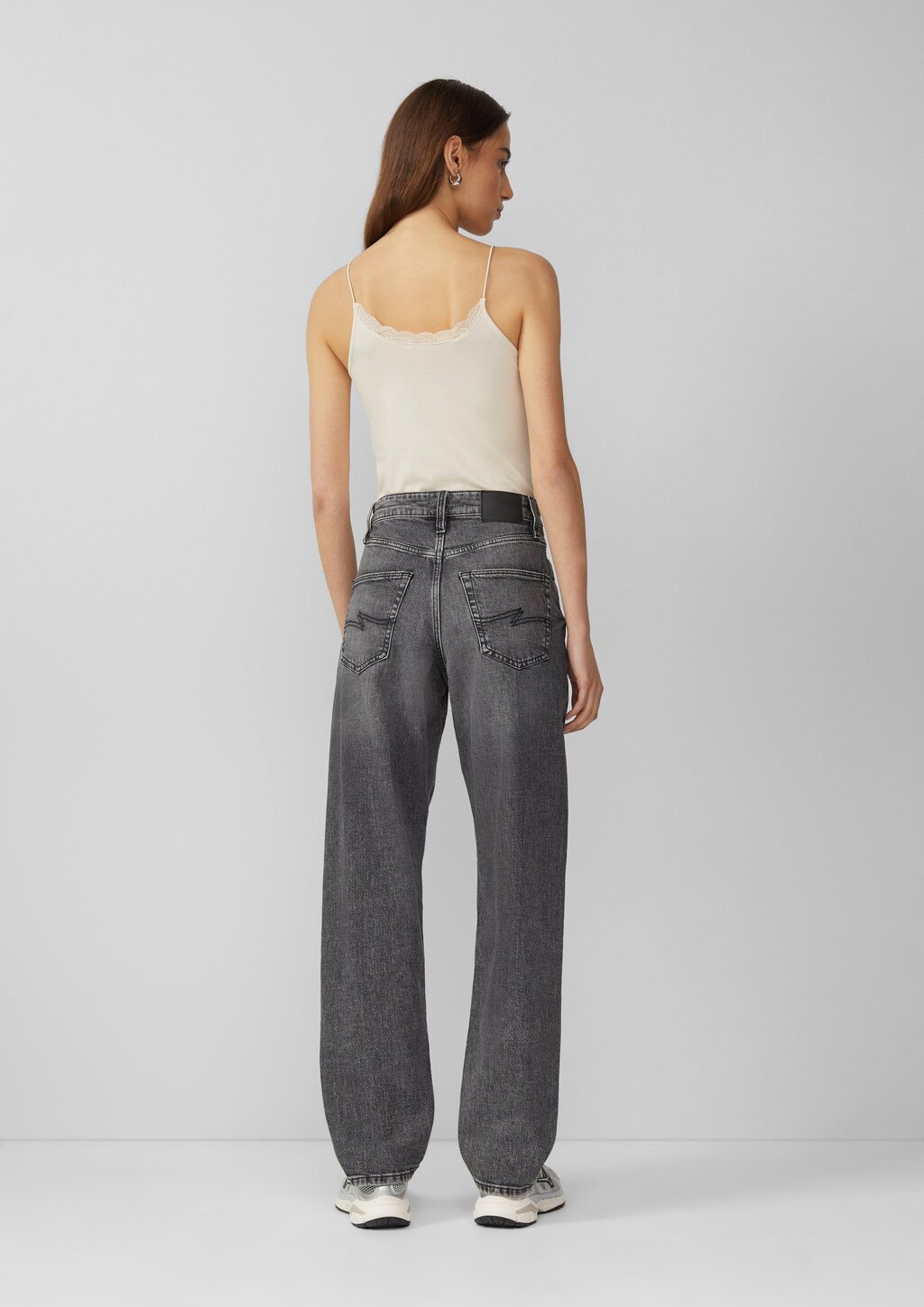 Spaghettiträgertop mit Spitzendetail