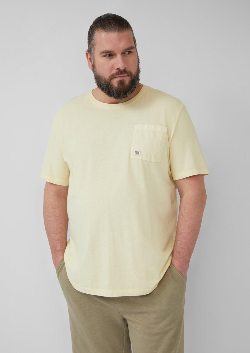 T-Shirt mit Brusttasche und Garment Dye