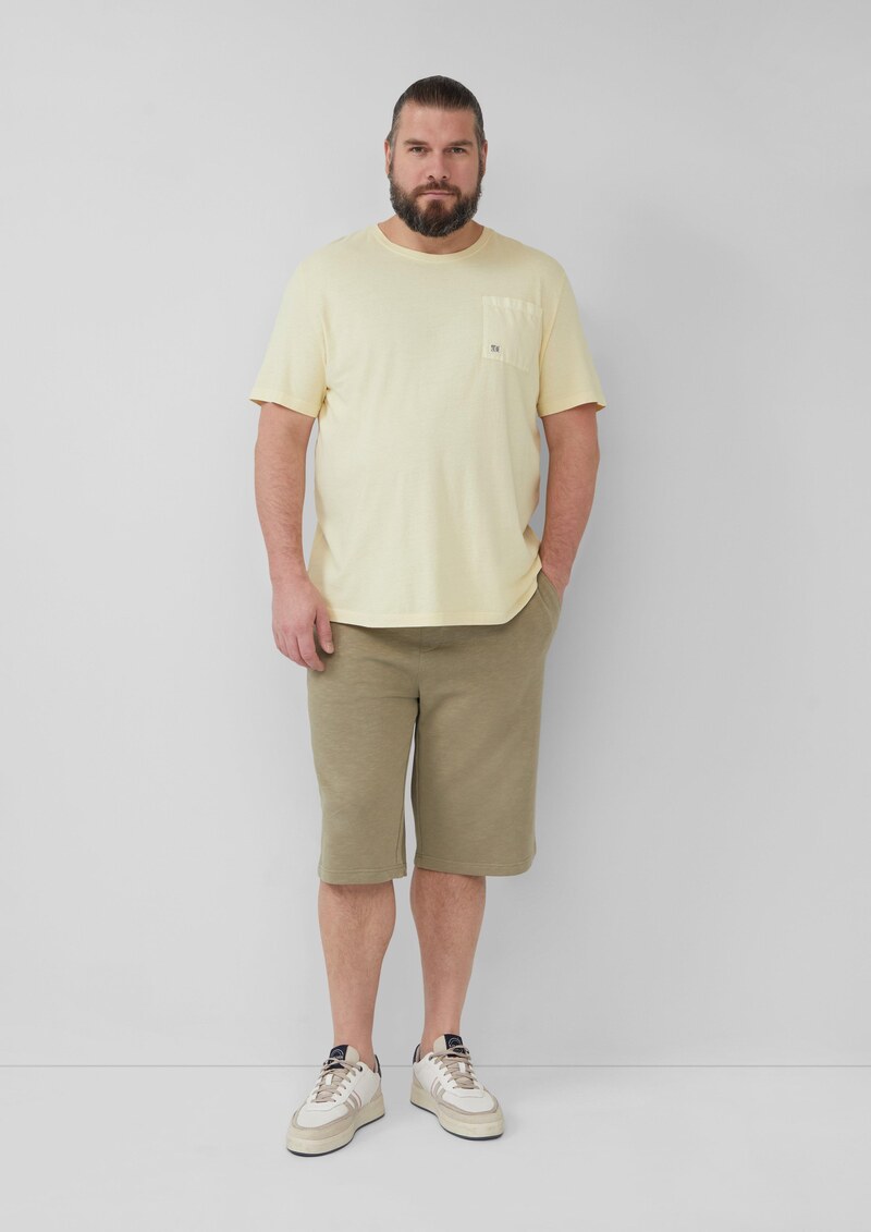 T-Shirt mit Brusttasche und Garment Dye