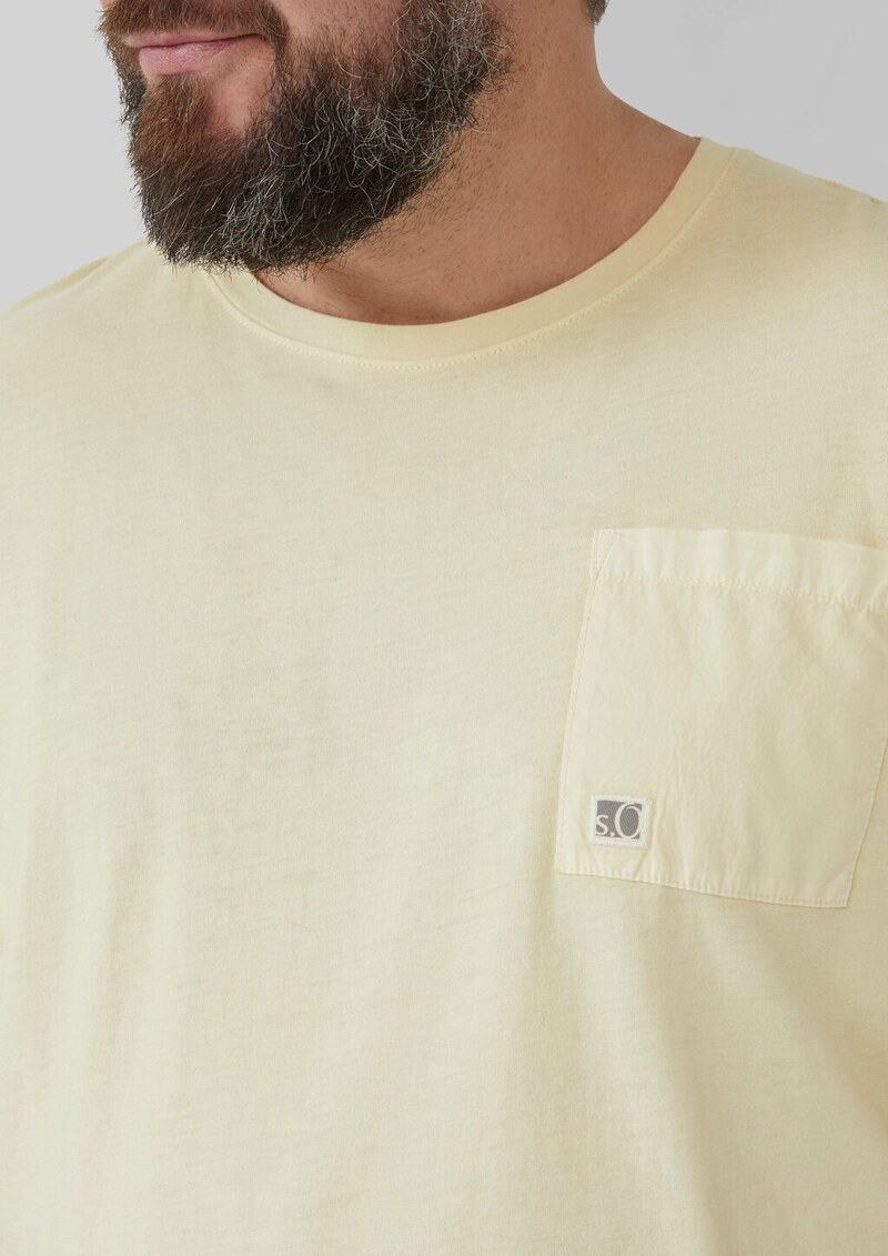 T-Shirt mit Brusttasche und Garment Dye