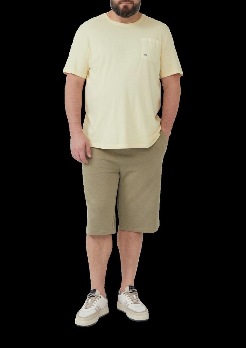 T-Shirt mit Brusttasche und Garment Dye