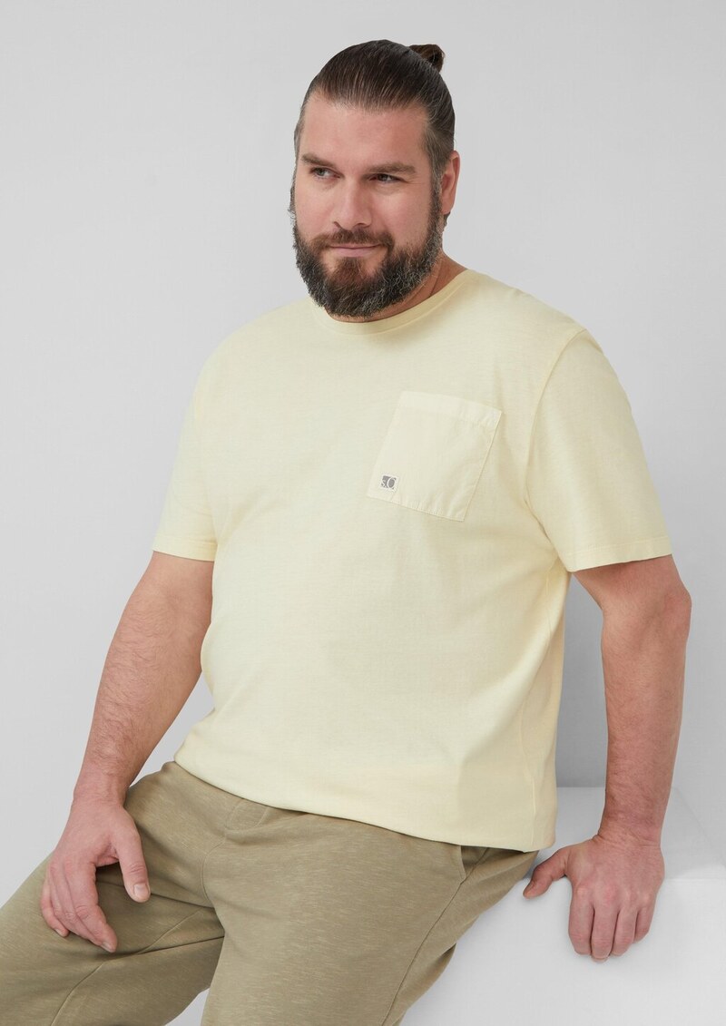 T-Shirt mit Brusttasche und Garment Dye