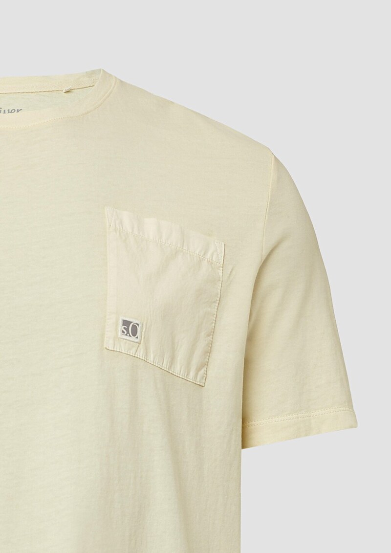 T-Shirt mit Brusttasche und Garment Dye