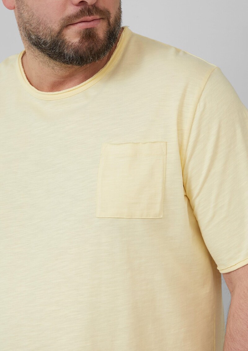 Flammgarn-T-Shirt mit Brusttasche und offenen Kanten