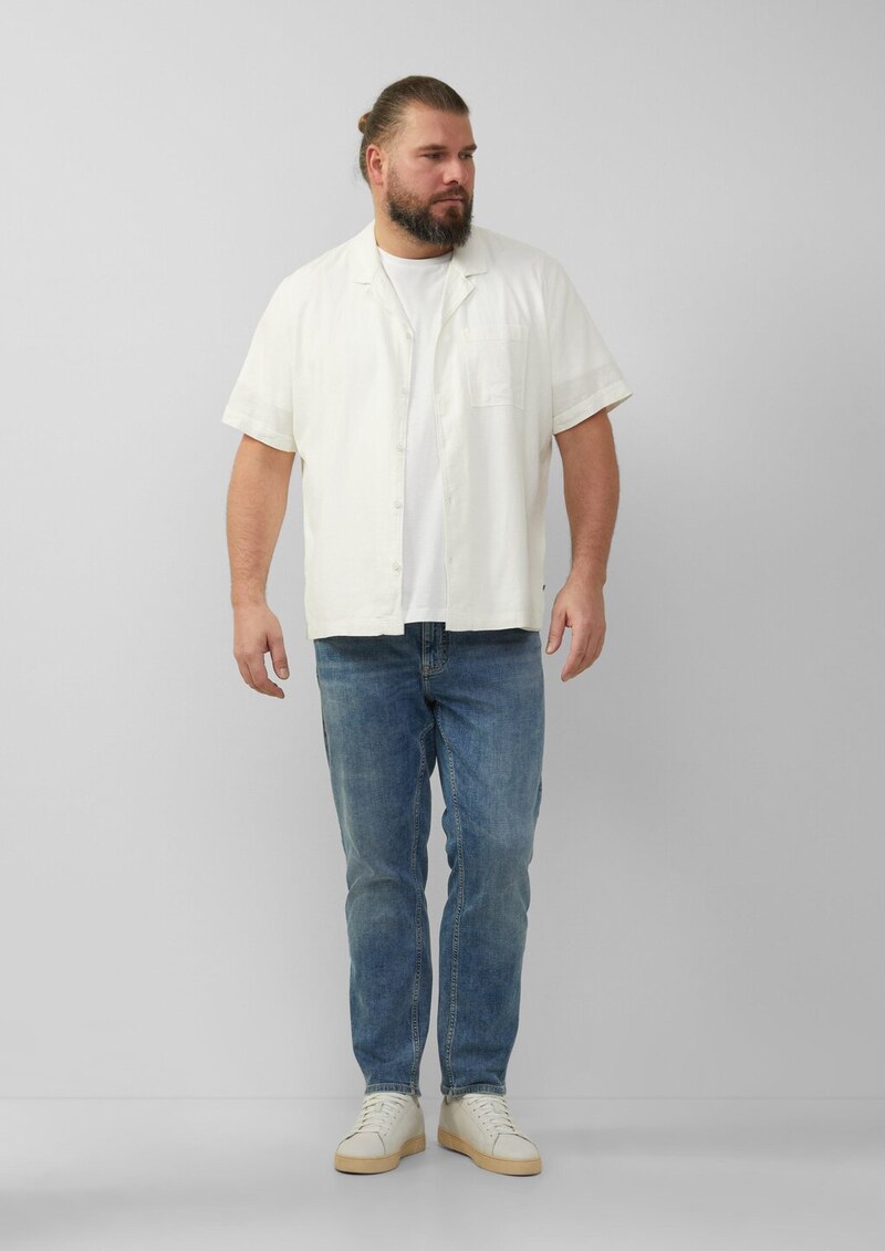 Resort Fit: Strukturiertes Kurzarmhemd aus Leinenmix