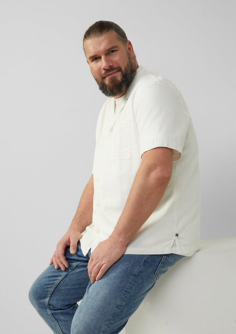 Resort Fit: Strukturiertes Kurzarmhemd aus Leinenmix
