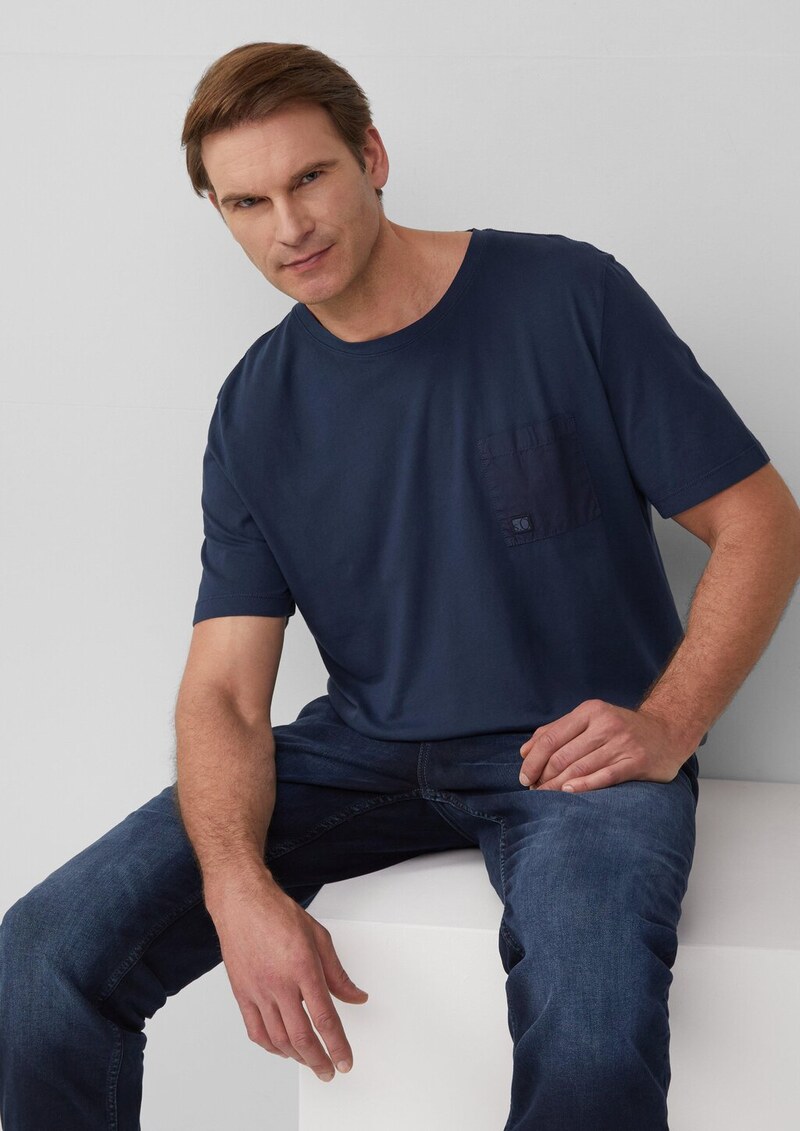 T-Shirt mit Brusttasche und Garment Dye