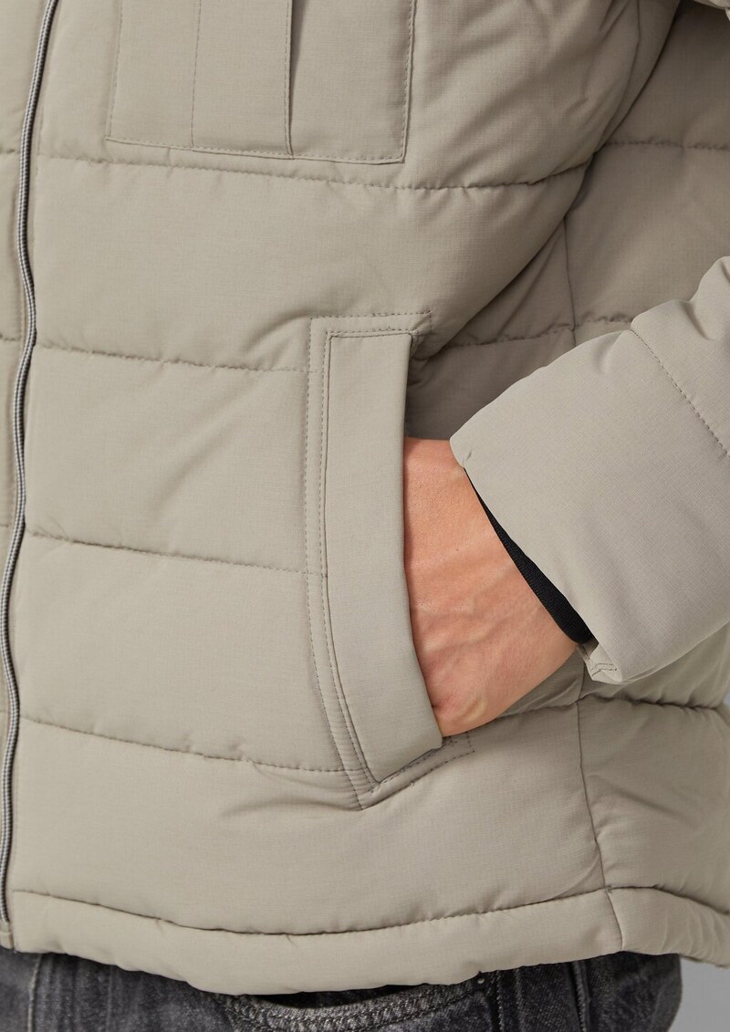 Sportive Puffer-Jacke mit abnehmbarer Kapuze