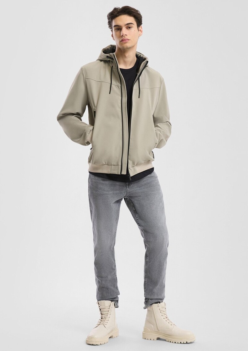 Softshelljacke mit Reißverschlusstaschen