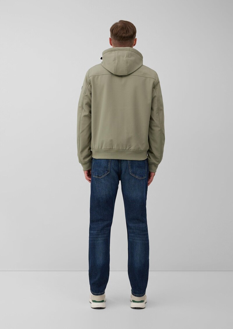 Wasserabweisende Softshell-Jacke mit abnehmbarer Kapuze