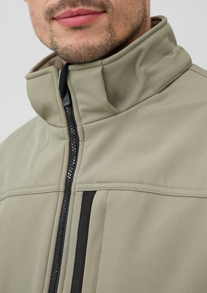 Wasserabweisende Softshell-Jacke mit abnehmbarer Kapuze