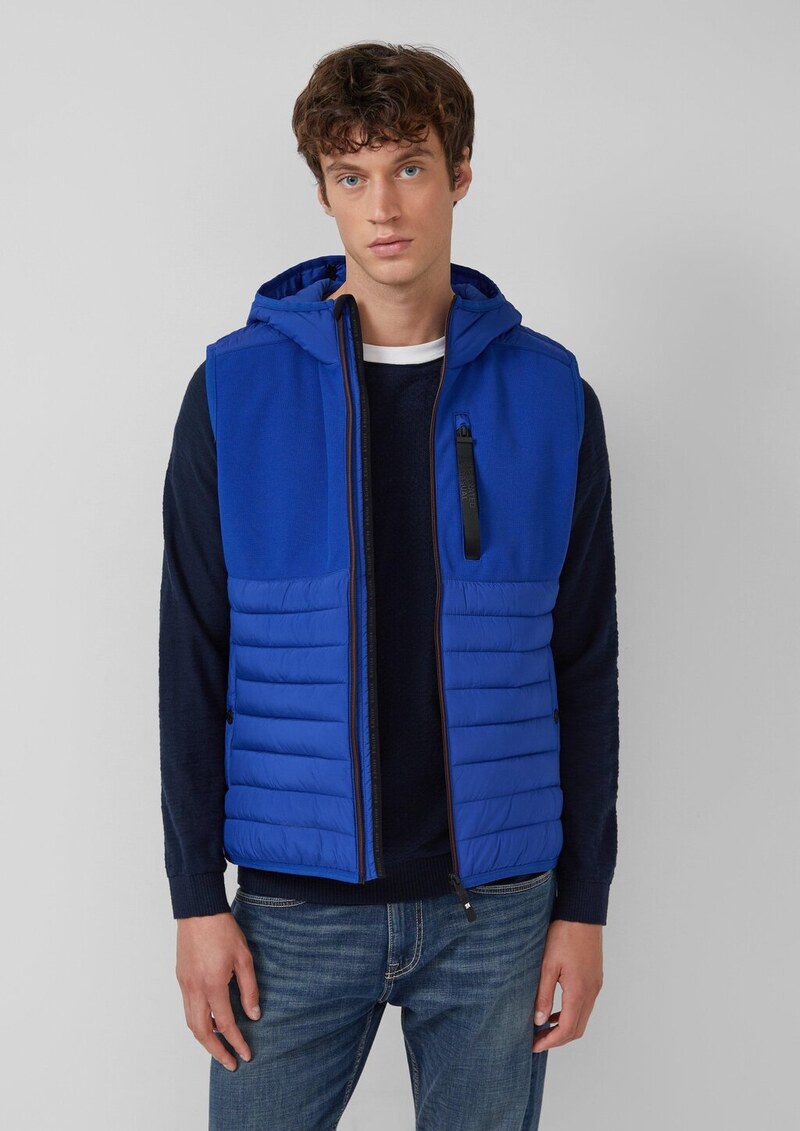 Leichte Weste aus Materialmix mit Kapuze