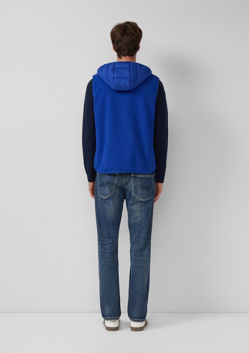 Leichte Weste aus Materialmix mit Kapuze