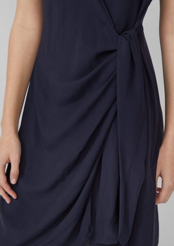 Kurzes Wickelkleid im Relaxed Fit aus Viskose