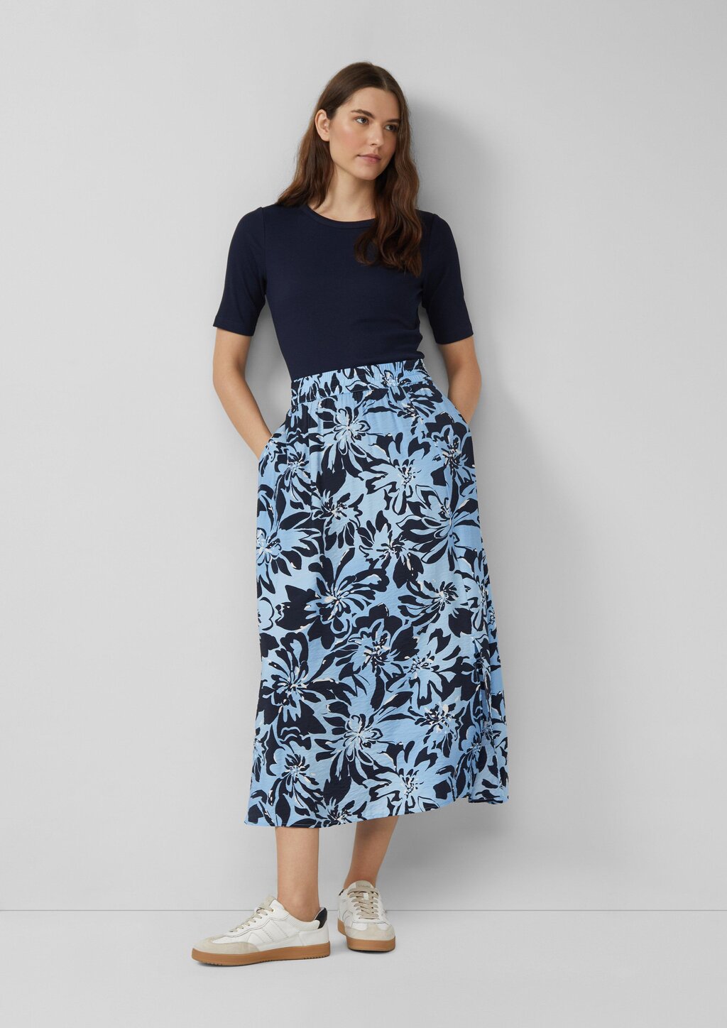 Rock aus Viskosemix mit Eingrifftaschen und Schlitz