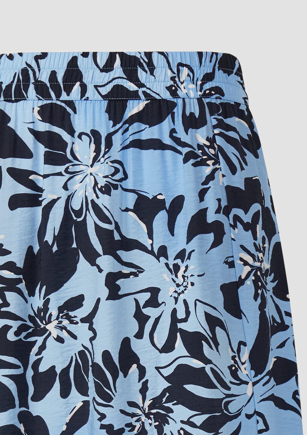 Rock aus Viskosemix mit Eingrifftaschen und Schlitz