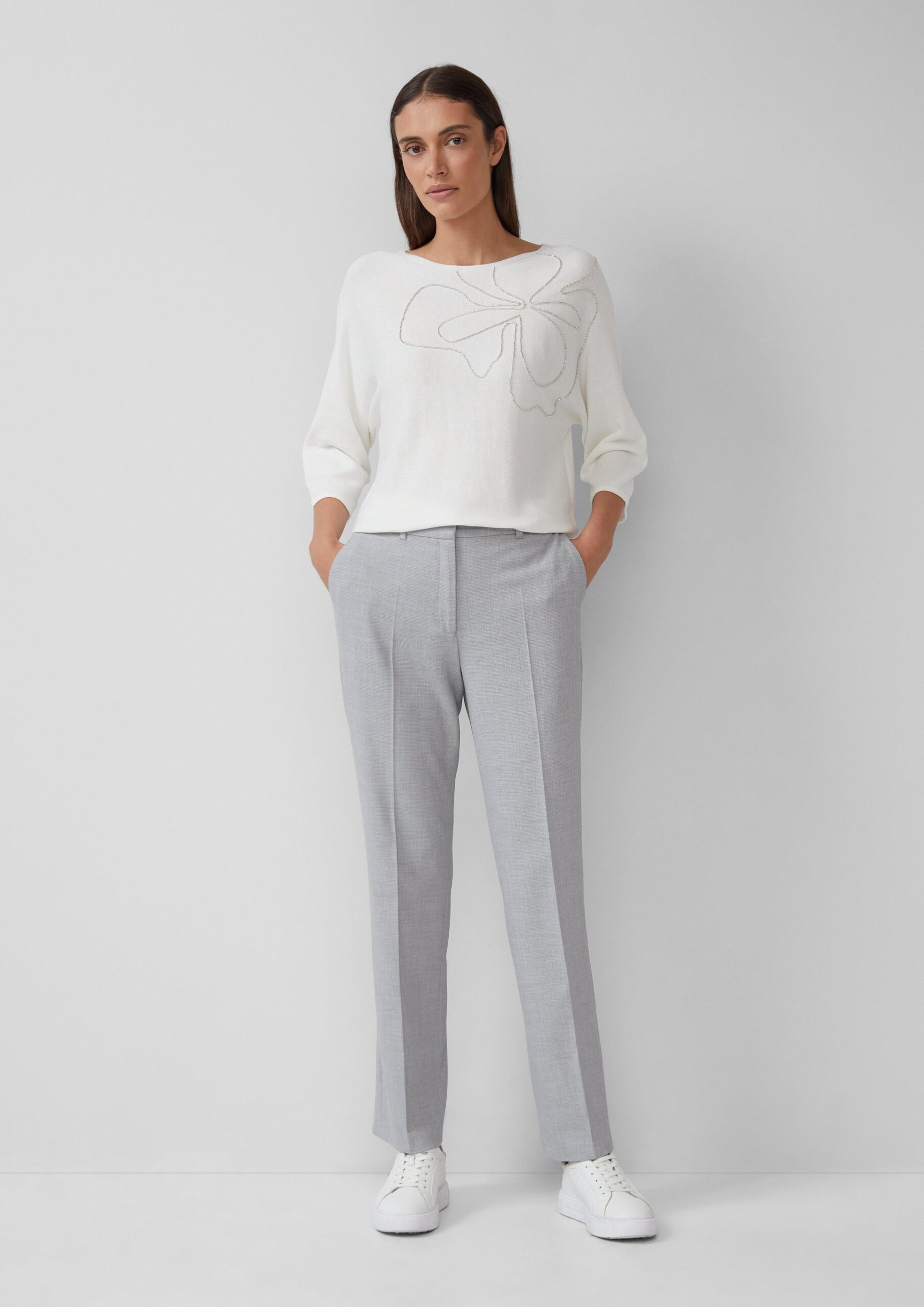 Strickpullover mit Fledermausärmeln und Schmuckperlen