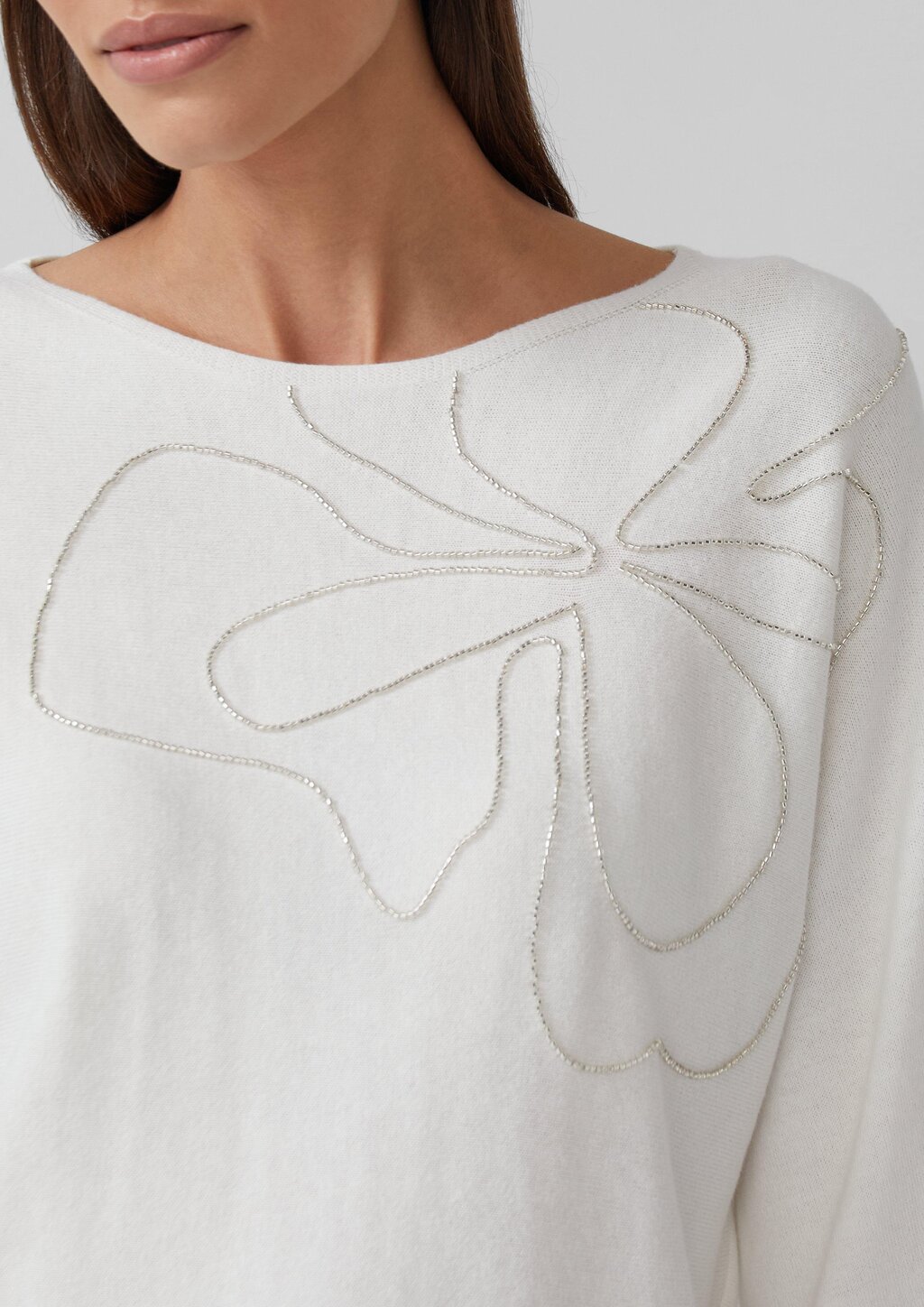 Strickpullover mit Fledermausärmeln und Schmuckperlen