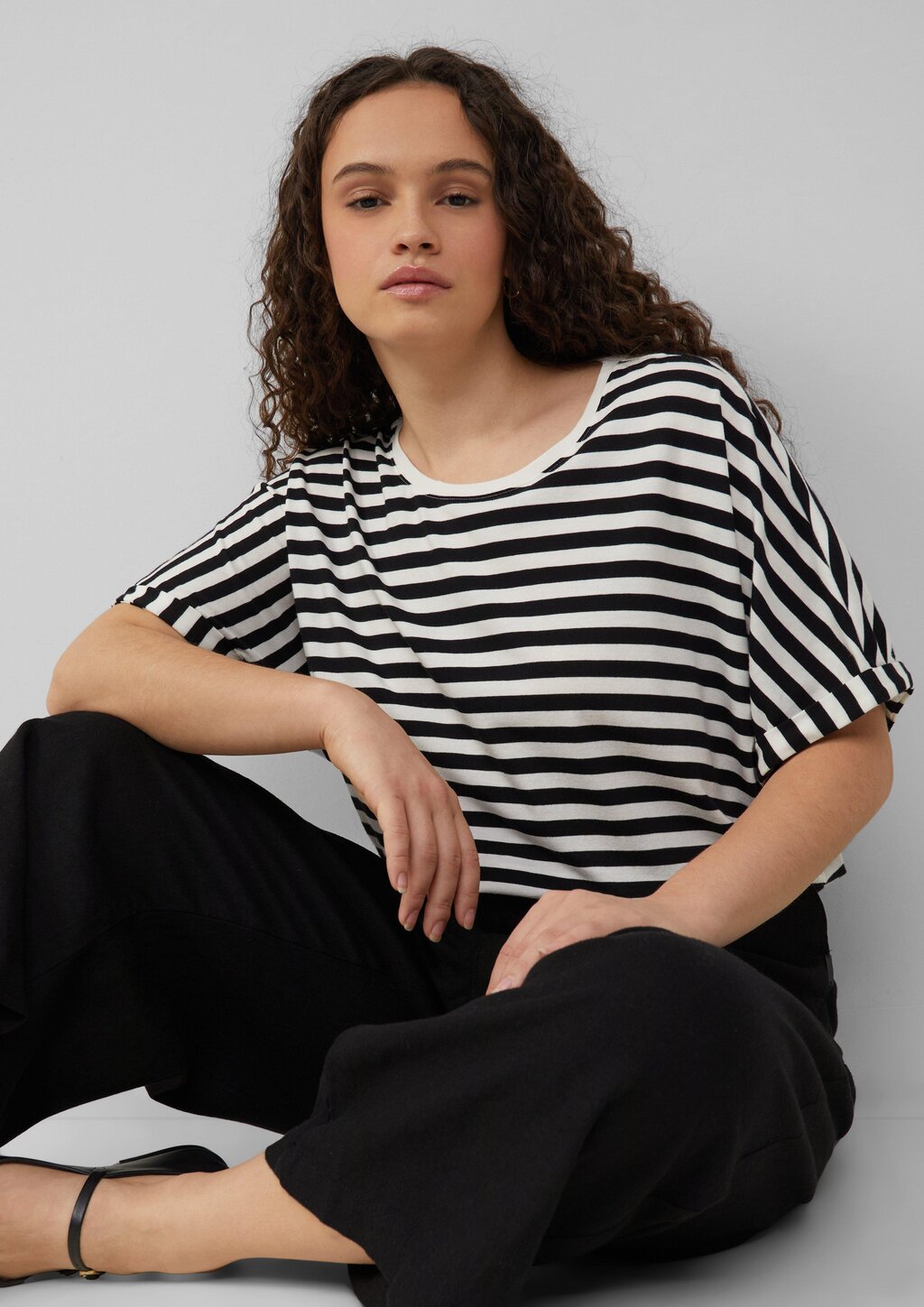 Locker geschnittenes T-Shirt aus Modalmix