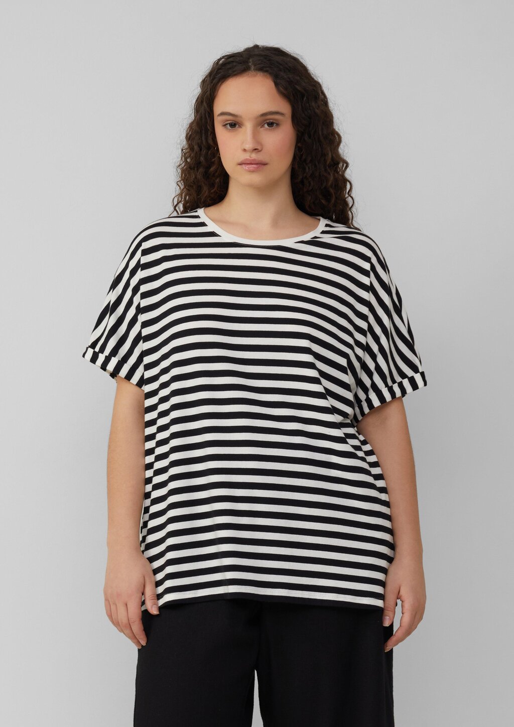 Locker geschnittenes T-Shirt aus Modalmix