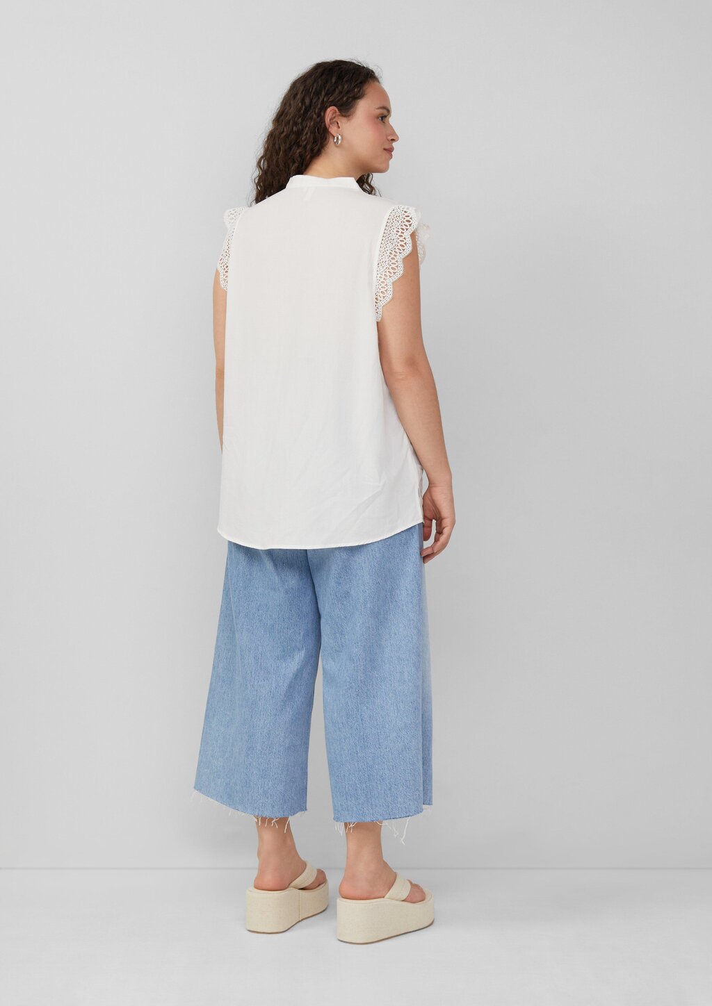 Blusentop mit Spitzendetail