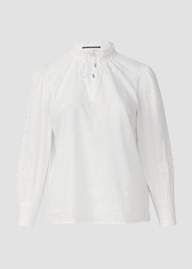 Leichte Baumwollbluse mit Stickerei am Ärmel