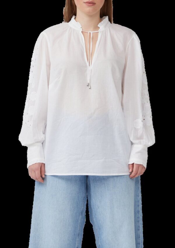 Leichte Baumwollbluse mit Stickerei am Ärmel