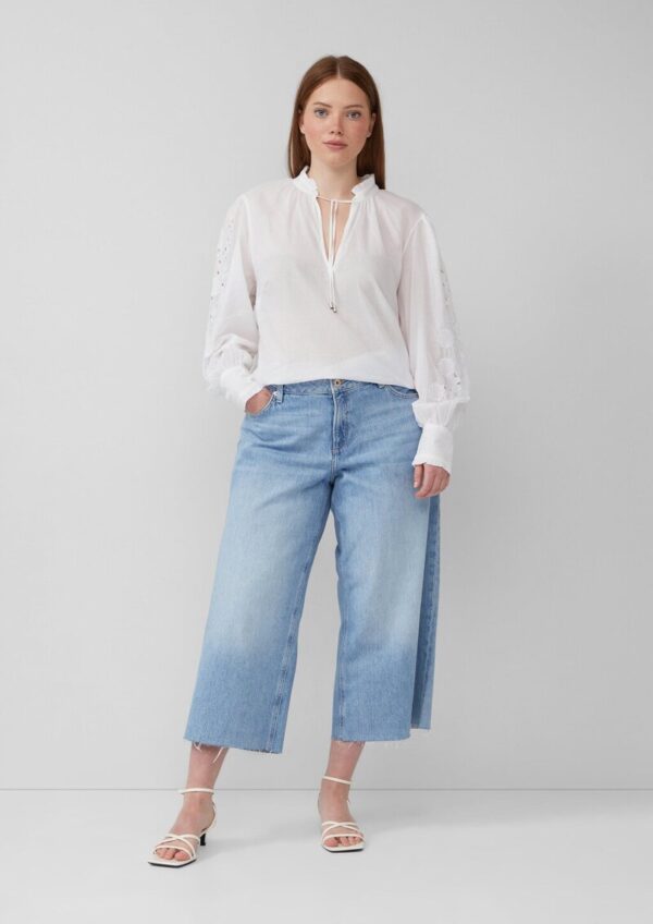 Leichte Baumwollbluse mit Stickerei am Ärmel