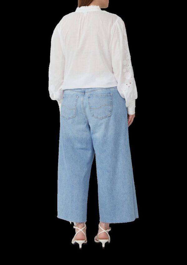 Leichte Baumwollbluse mit Stickerei am Ärmel