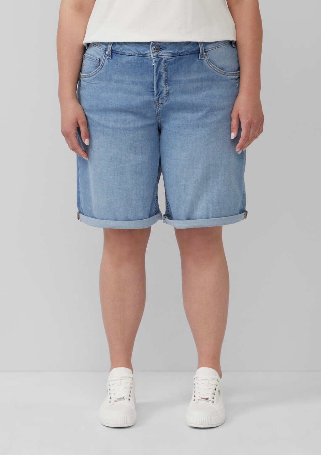 Bermuda Jeans / Curvy Fit / Mid Rise / Slim Tapered Leg