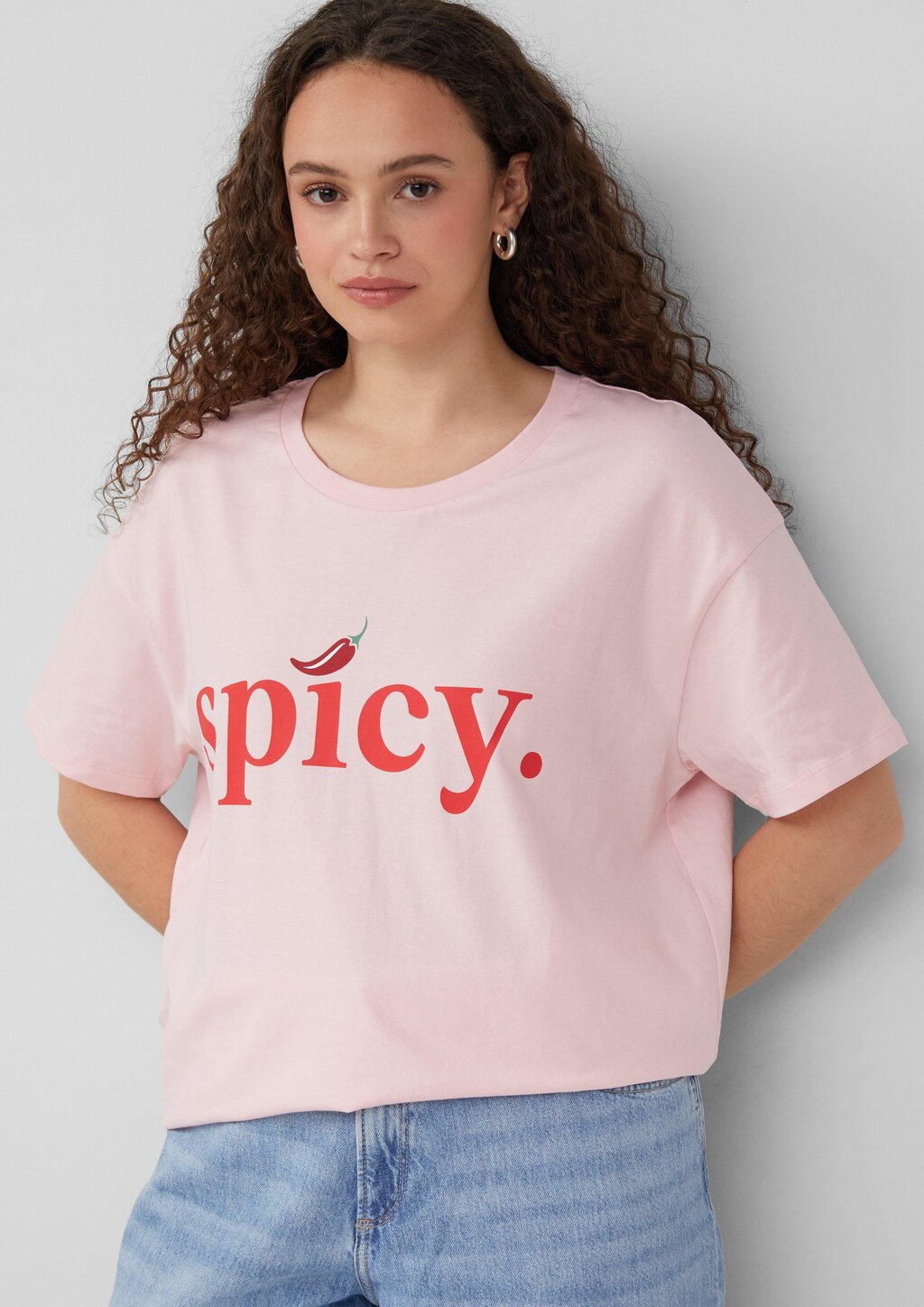 Baumwollshirt mit überschnittener Schulter und Frontprint