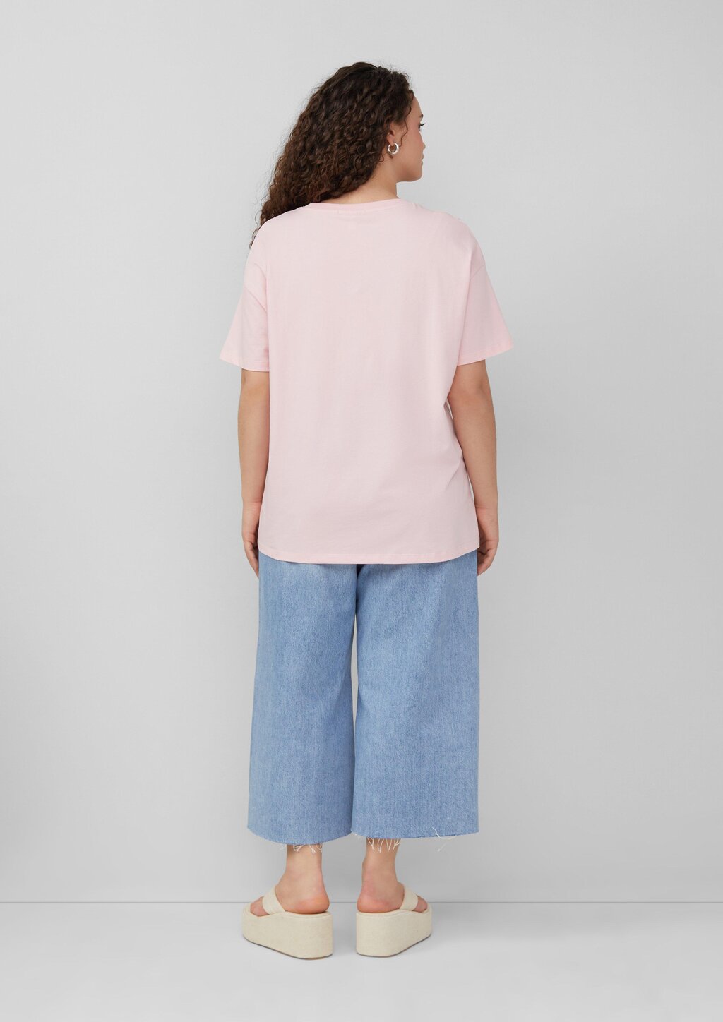 Baumwollshirt mit überschnittener Schulter und Frontprint